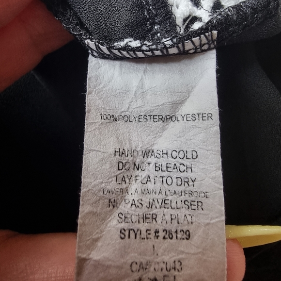 Monteau Sleeveless Embroidered Sleeveless Top - Picture 6 of 7